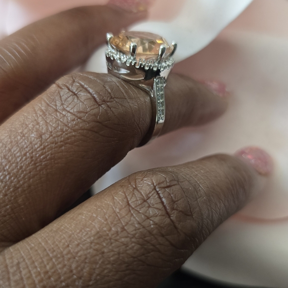 Vintage-Inspired Silver and Gold Ring with Halo Design - Picture 2 of 3